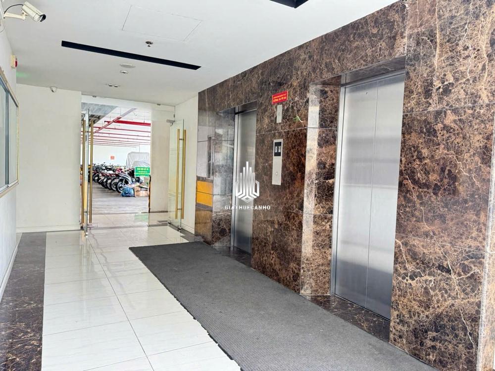 sảnh thang máy