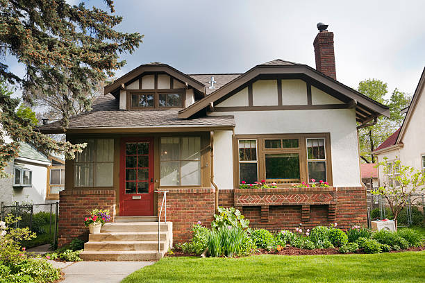 Bungalow là gì? Thiết kế độc đáo và lịch sử phát triển 9 istockphoto 182786914 612x612 1 Tháng 10 2025