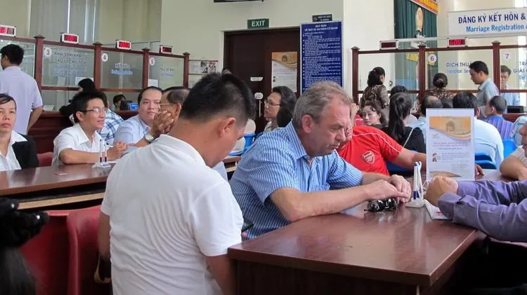 Làm thủ tục đăng ký tạm trú tại cơ quan công an địa phương