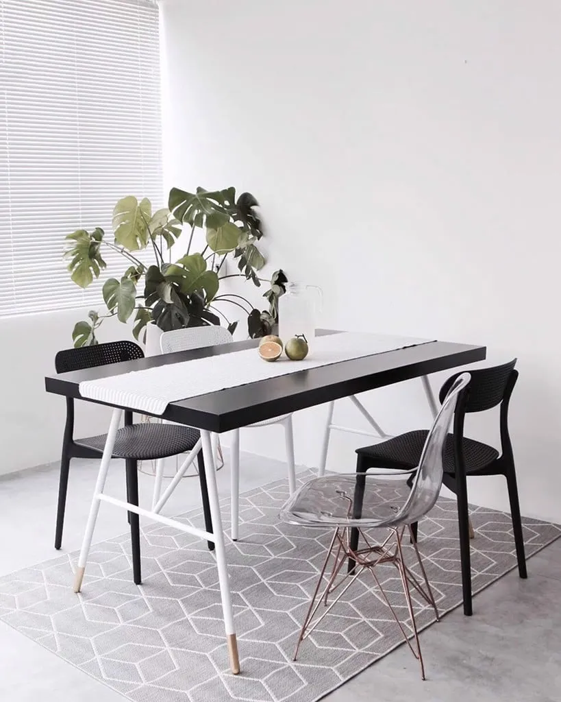 Bàn ăn tối giản kích thước 60x120cm, phù hợp căn hộ 1-2 phòng ngủ