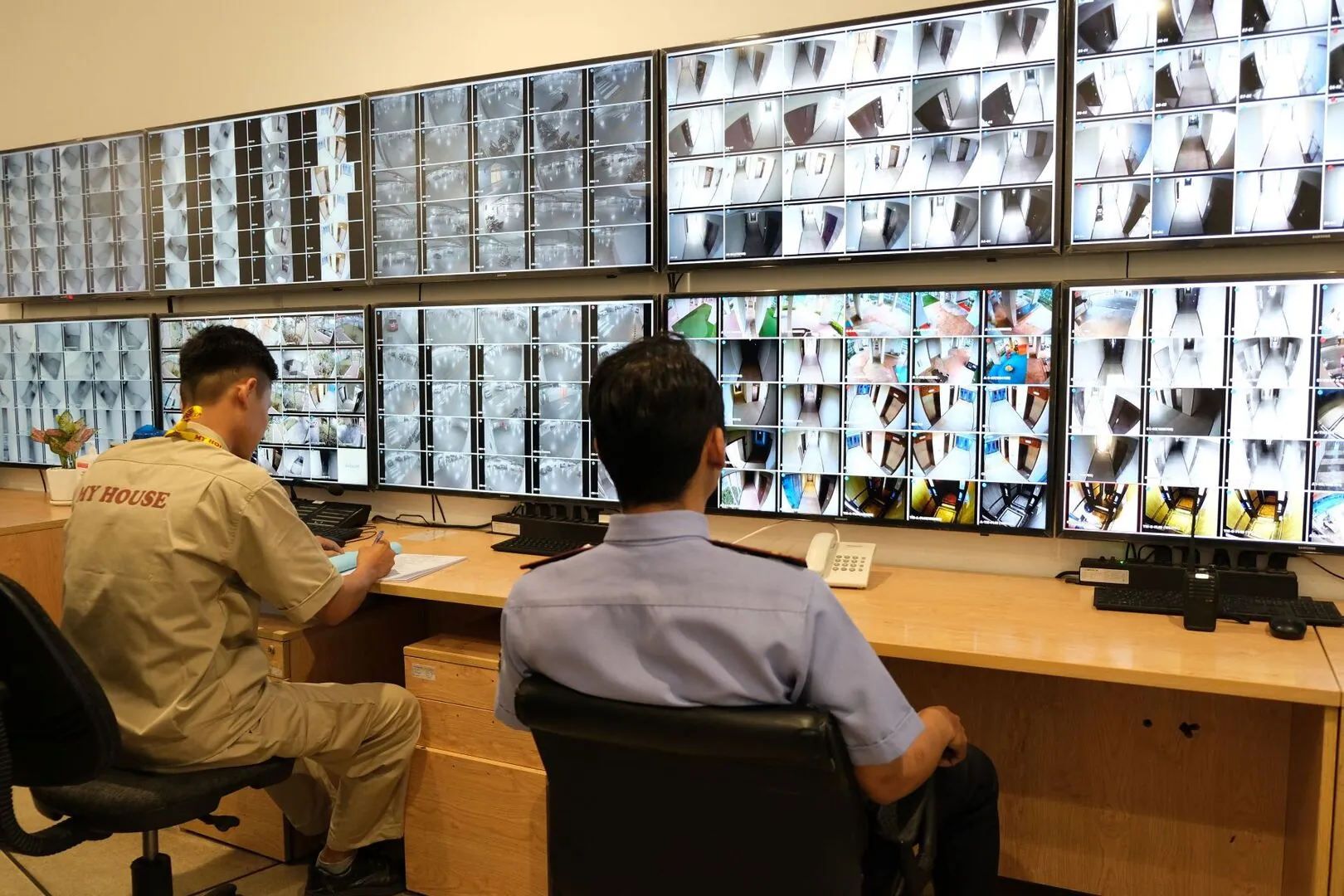 Hệ thống an ninh 24/7 là một trong những dịch vụ được chi trả từ phí quản lý