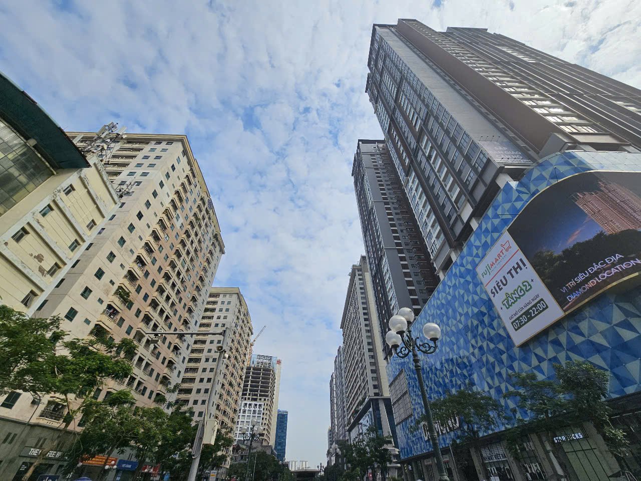 Khu chung cư cao cấp với kiến trúc hiện đại, đại diện cho phân khúc bất động sản nghỉ dưỡng tăng trưởng 80% năm 2025