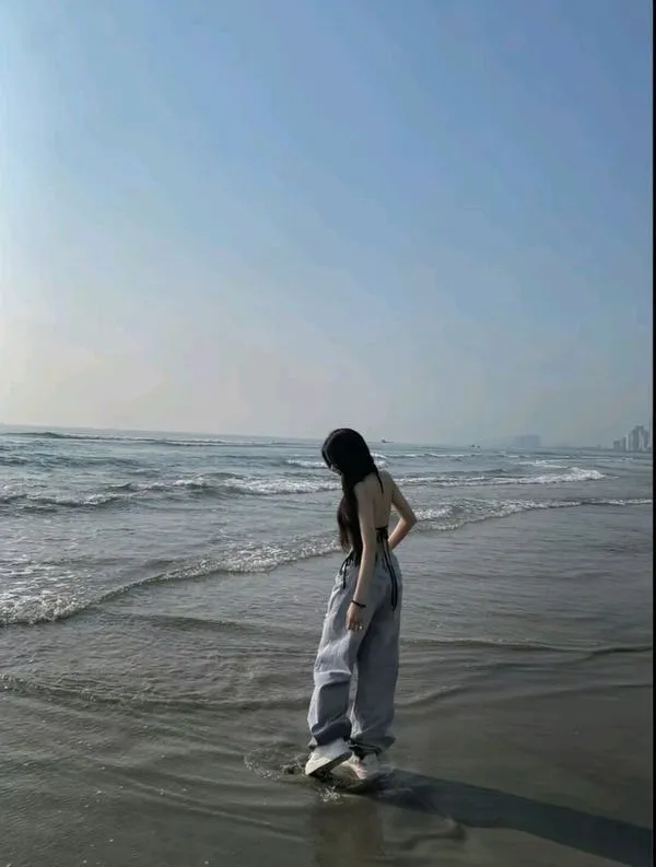 Anh gai di bien che mat 10