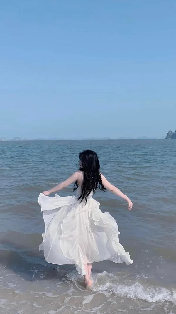 Anh gai di bien che mat 13