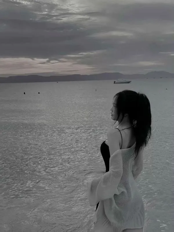 Anh gai di bien che mat 17