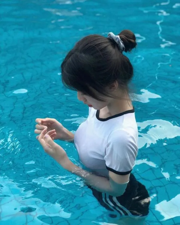 Anh gai di bien che mat 18