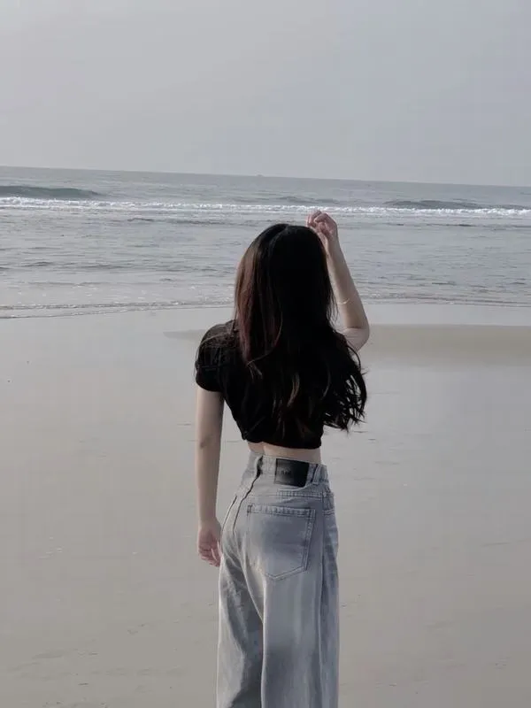 Anh gai di bien che mat 2