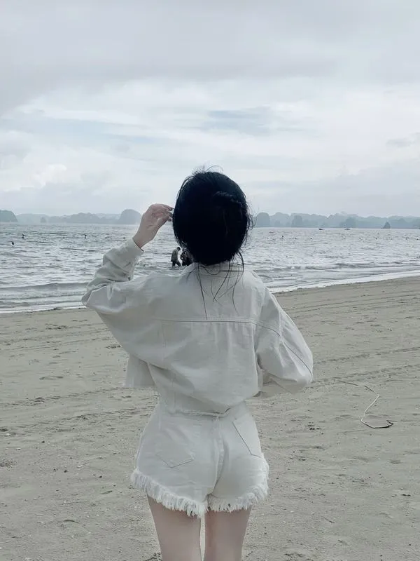 Anh gai di bien che mat 24