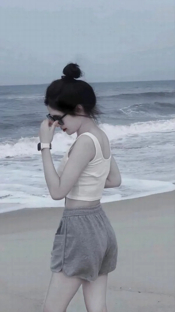 Anh gai di bien che mat 3