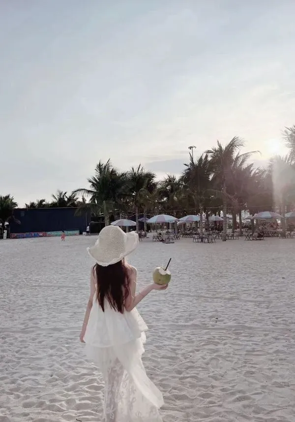 Anh gai di bien che mat 33