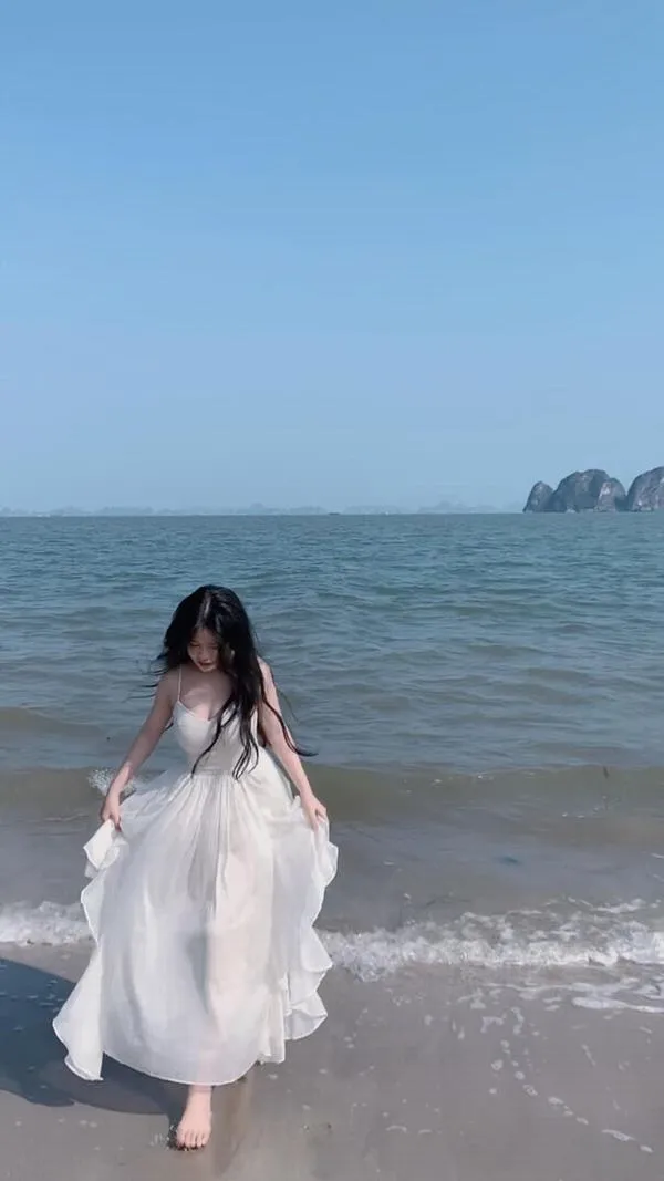 Anh gai di bien che mat 8