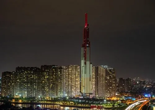 ảnh chung cư ven sông góc nhìn xa bắt trọn Landmark 81 phản chiếu xuống mặt nước phẳng lặng, ánh sáng dịu làm tổng thể khung hình trở nên luxury và cân đối