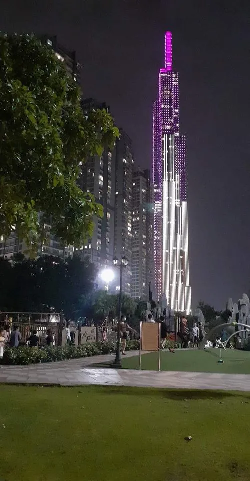 Anh landmark 81 tu tren cao 4