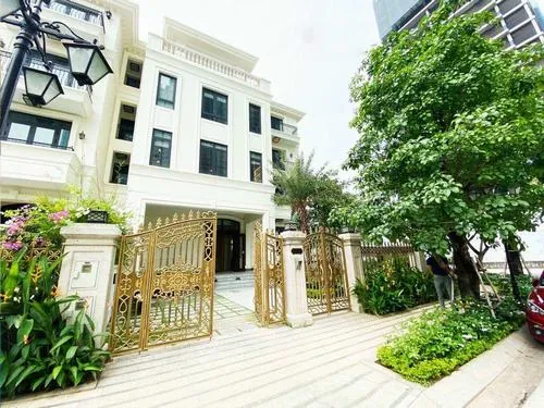 dự án ven sông lối vào phủ cây xanh hai bên, kiến trúc thấp tầng xen kẽ tạo cảm giác yên tĩnh, khu dân cư hạng sang Ba Son hiện ra nhẹ nhàng