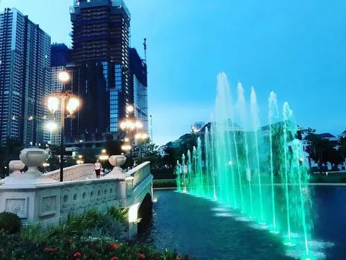 Hinh anh cong vien vinhomes ve dem lung linh anh den 1