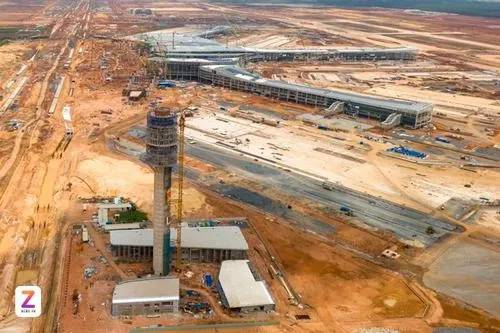 Ảnh quy hoạch tổng thể thể hiện các phân khu chức năng với đường băng song song và nhà ga trung tâm, bố cục của công trình hàng không Long Thành nhìn rất logic và gọn gàng