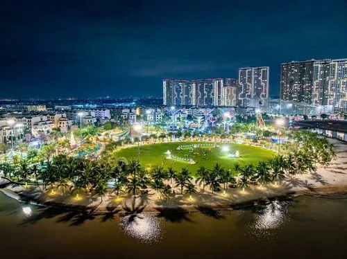 Khung hình ban ngày với công viên trải dài, cây xanh đều tăm tắp và lối đi rõ ràng, ánh sáng tự nhiên làm nổi bật vẻ sang trọng của đại đô thị thông minh Thủ Đức