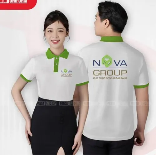 Nam nữ nhân viên bước cạnh nhau trên hành lang sáng, trang phục công sở gọn gàng và thần thái thoải mái như đang chuẩn bị đón khách