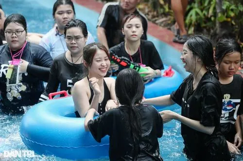 Khu vui choi tre em dam sen 13