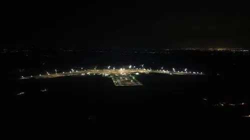 Kien truc san bay long thanh hien dai lung linh ve dem 16