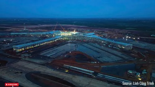 Kien truc san bay long thanh hien dai lung linh ve dem 9