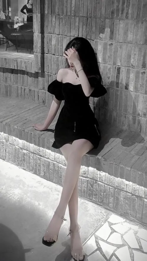 Ngam nhan sac thieu nu che mat qua guong cuc chat 10