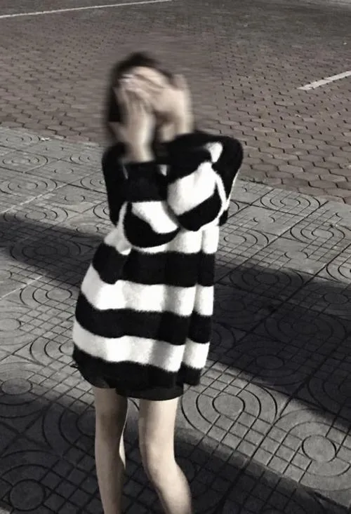 Ngam nhan sac thieu nu che mat qua guong cuc chat 12