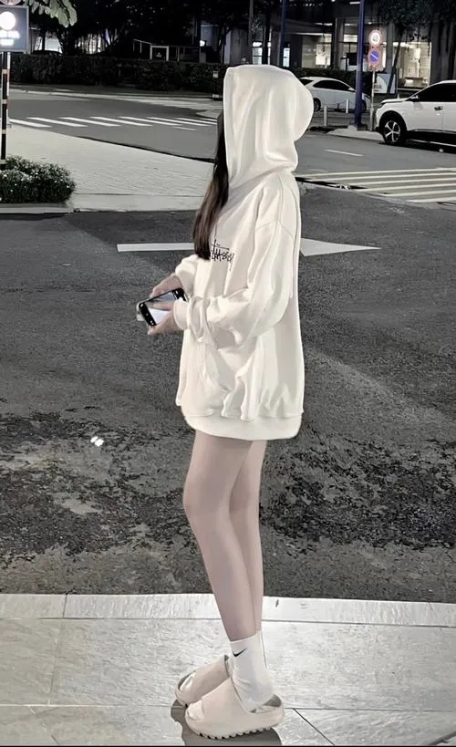 Ngam nhan sac thieu nu che mat qua guong cuc chat 3