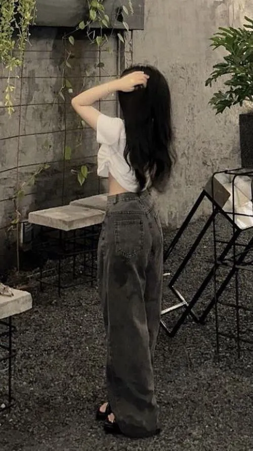 Ngam nhan sac thieu nu che mat qua guong cuc chat 5