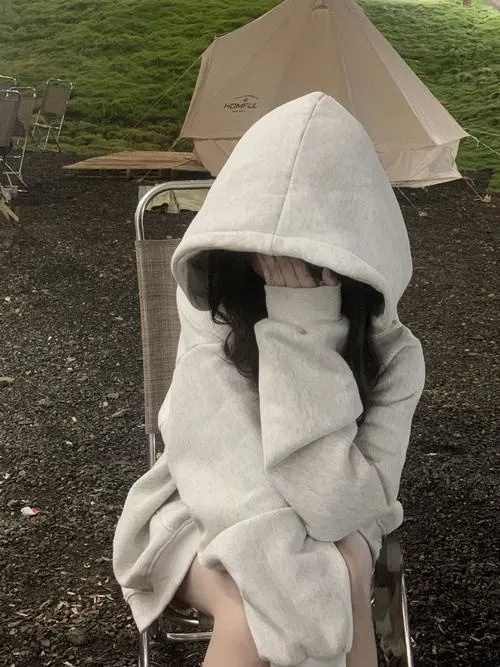 Ngam nhan sac thieu nu che mat qua guong cuc chat 6