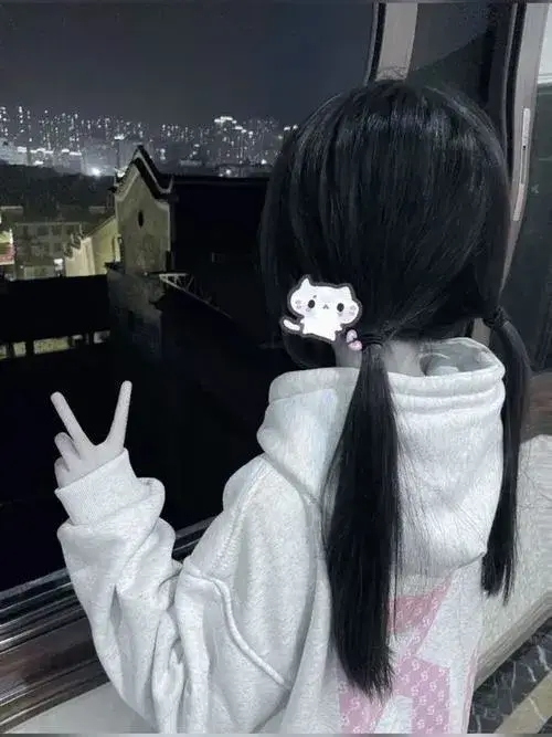 Nhung mau anh gai xinh che mat khoe dang nuot na 10