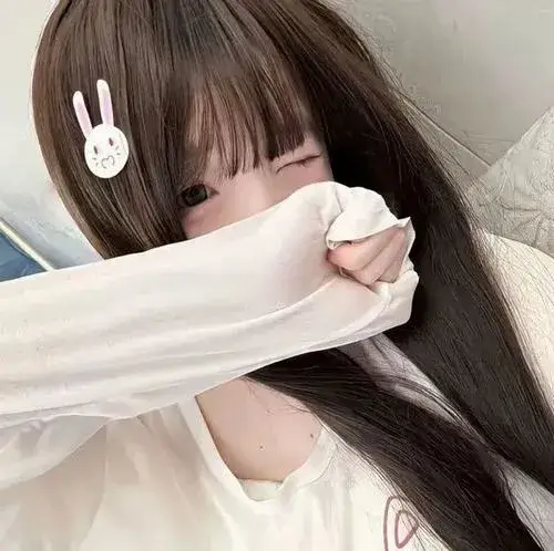 Nhung mau anh gai xinh che mat khoe dang nuot na 13