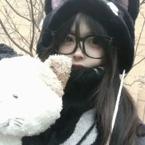 Nhung mau anh gai xinh che mat khoe dang nuot na 15