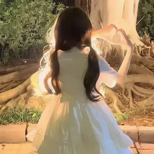 Nhung mau anh gai xinh che mat khoe dang nuot na 4