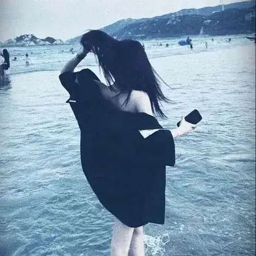 Nhung mau anh gai xinh che mat khoe dang nuot na 9