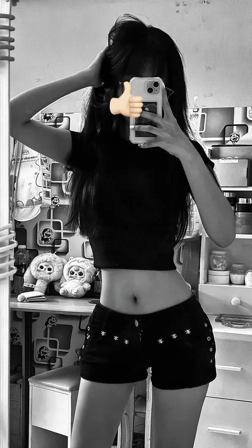 Tong hop hinh anh hot girl che mat bang iphone sang chanh 2