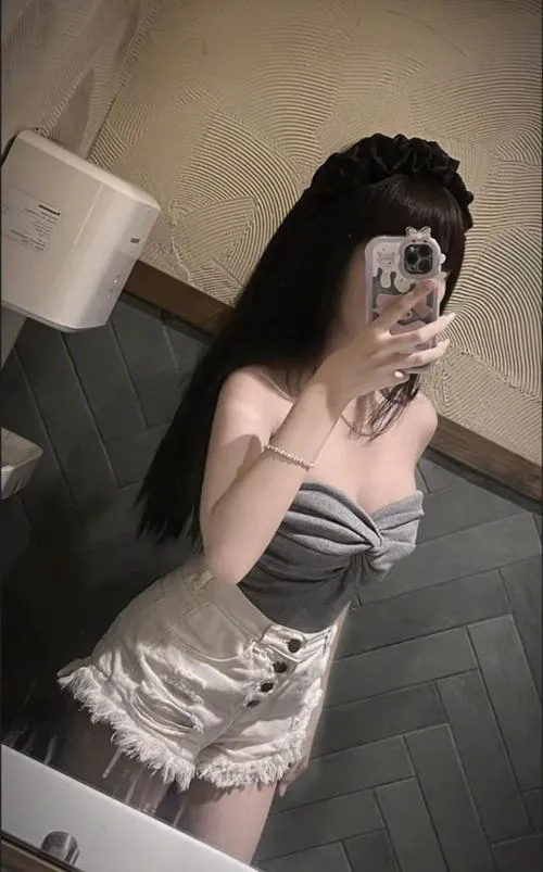 Tong hop hinh anh hot girl che mat bang iphone sang chanh 5