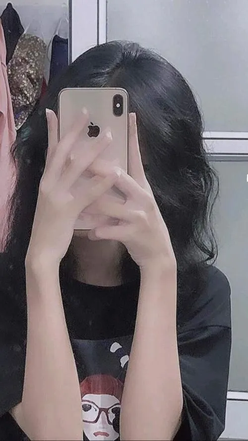 Tong hop hinh anh hot girl che mat bang iphone sang chanh 9