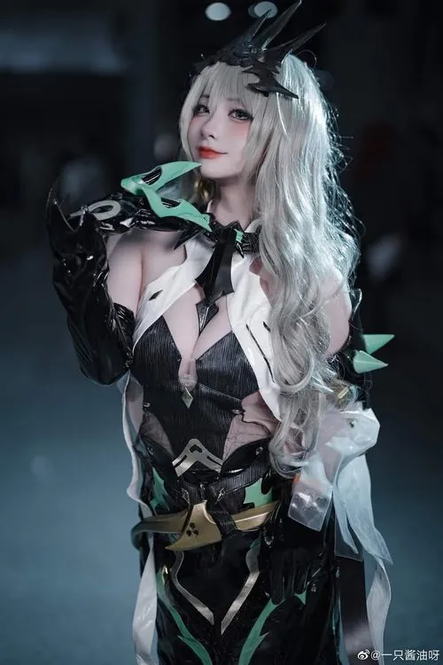 Anh gai xinh cosplay venti khoe dang ngot ngao quyen ru 13