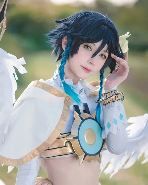 Bo anh venti cosplay phien ban nu ton da dang chuan 14