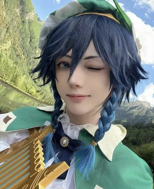 Bo suu tap anh venti cosplay dep me hon cho canh may rau 14