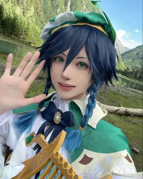 Bo suu tap anh venti cosplay dep me hon cho canh may rau 16