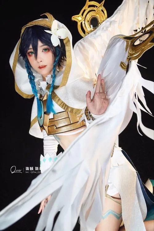 Bo suu tap anh venti cosplay dep me hon cho canh may rau 21