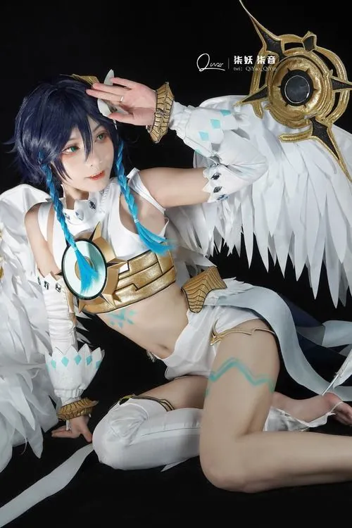 Bo suu tap anh venti cosplay dep me hon cho canh may rau 24