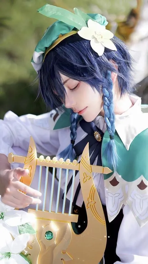 Bo suu tap anh venti cosplay dep me hon cho canh may rau 9