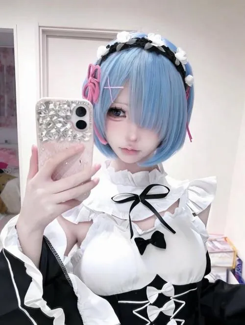 Ngam nhan sac ngot ngao cua thieu nu cosplay rem 11