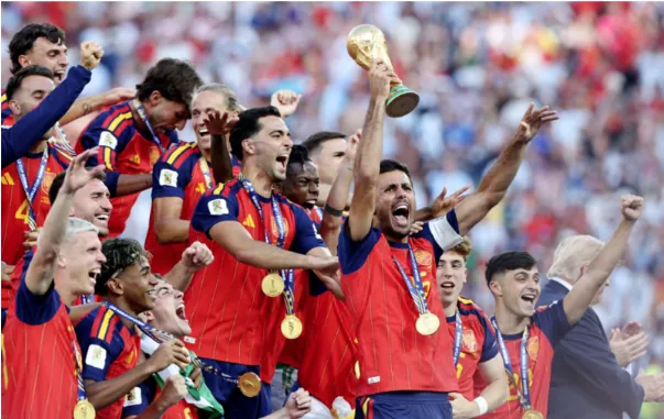 Chiếc cúp FIFA World Cup là biểu tượng cao quý dành cho đội tuyển giành chức vô địch thế giới. 
