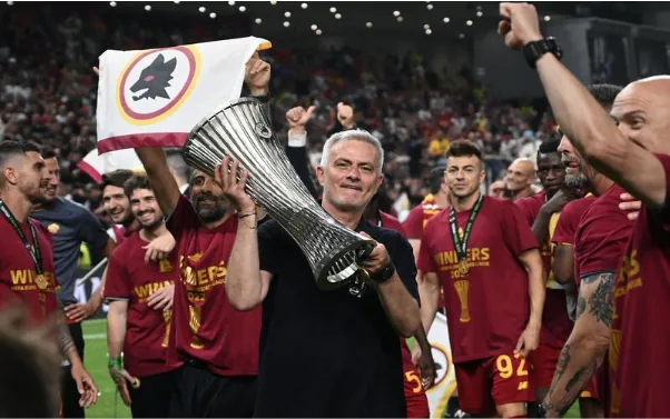 Mourinho giúp Roma vô địch Europa Conference League mùa 2021/22